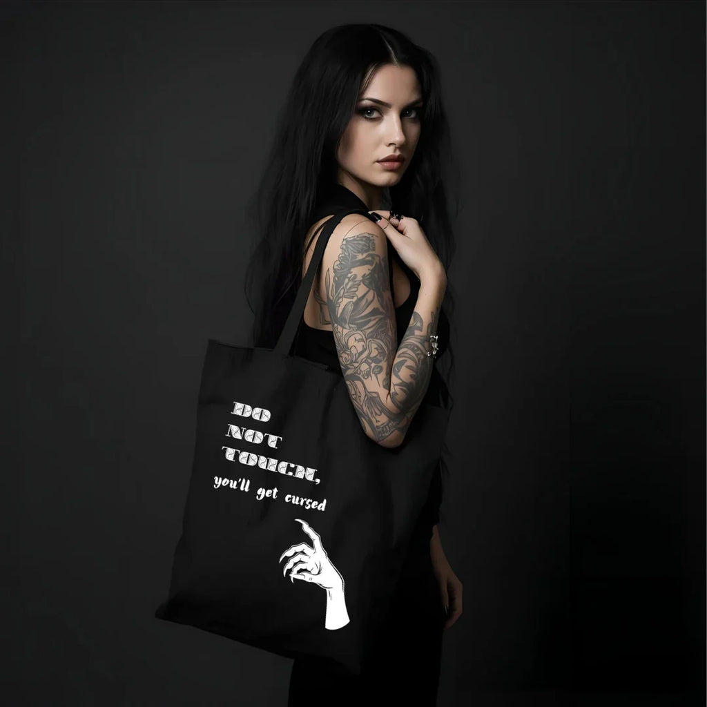 Schwarze Tote Bag mit Cursed Warnung - Do Not Touch You'll Get Cursed Aufdruck